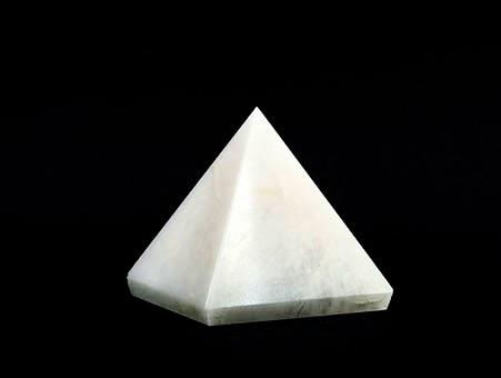 White Agate Pyramid-4-5 cm